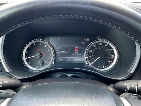 Used 2023 Toyota Highlander XLE FWD image 11