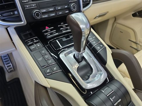 Used 2017 Porsche Cayenne S Platinum w/ Premium Package Plus (Pjy) image 18