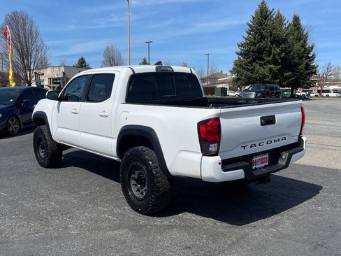 Used 2019 Toyota Tacoma TRD Off-Road AWD/4WD image 3