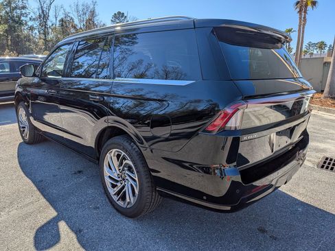 Certified 2025 Lincoln Navigator Reserve image 7