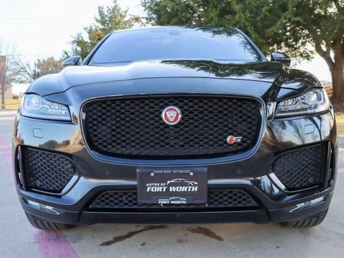 Used 2018 Jaguar F-PACE S image 2