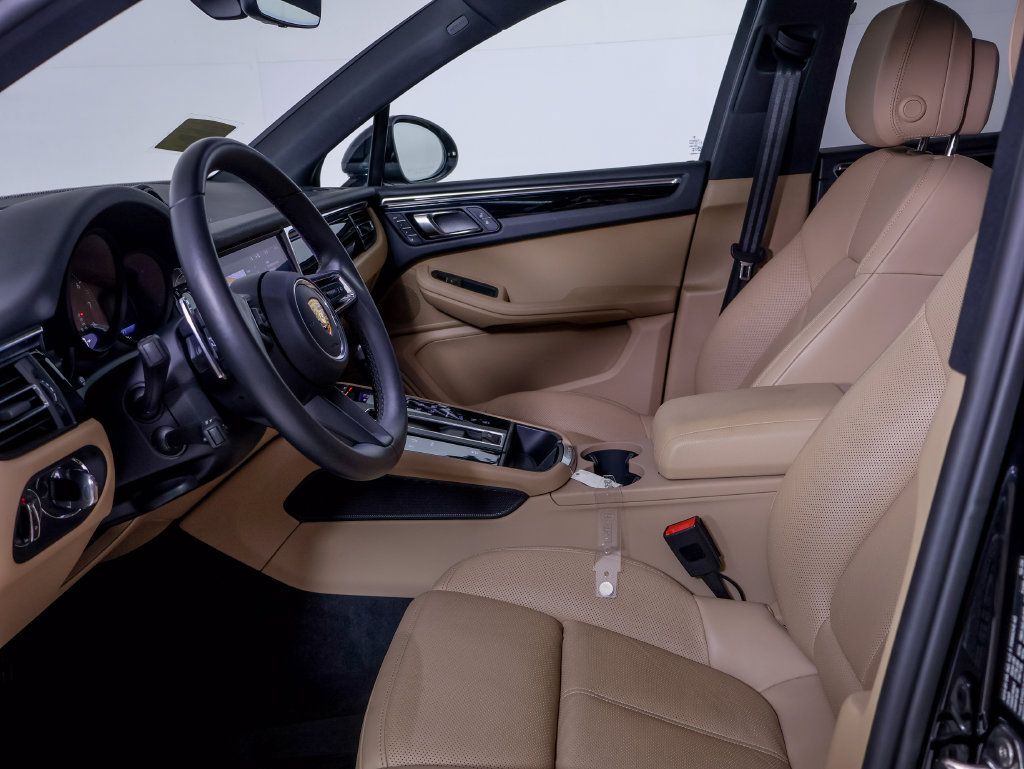 Certified 2026 Porsche Macan AWD/4WD image 5