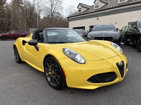 Used 2016 Alfa Romeo 4C Spider RWD image 7