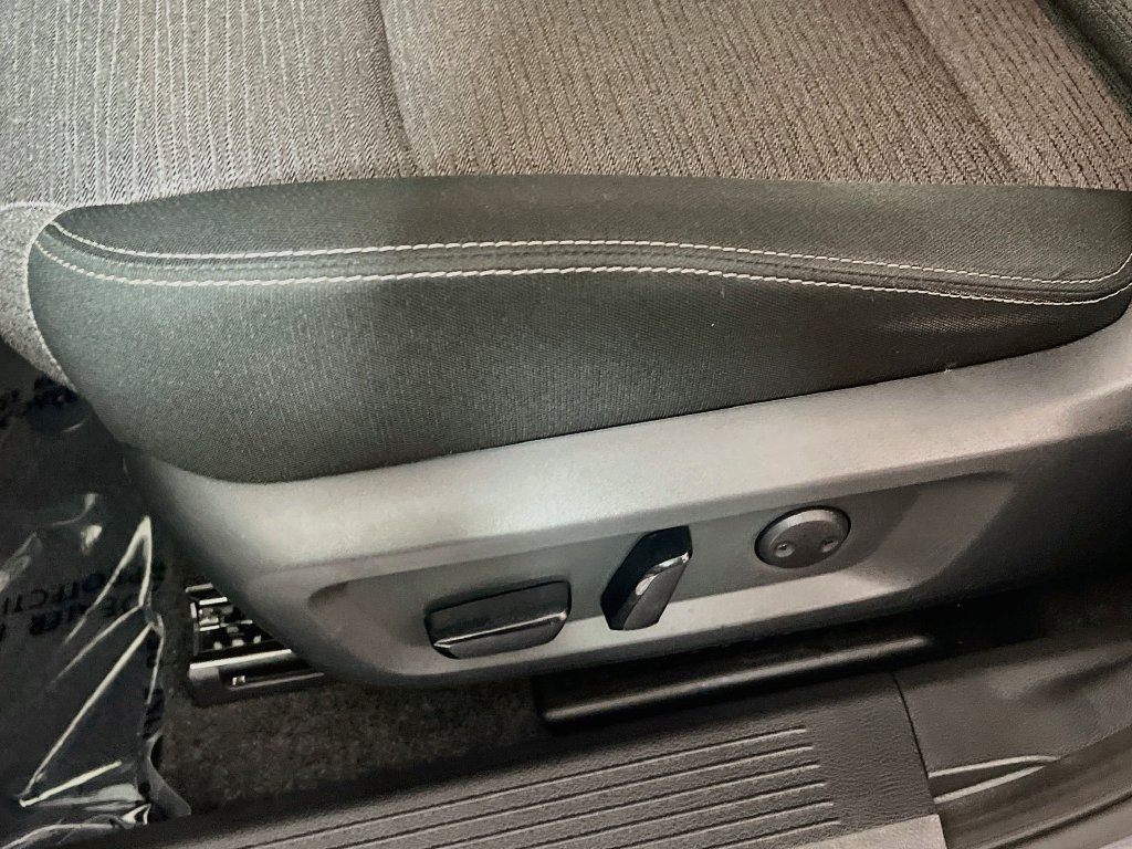 Used 2023 Nissan Rogue SV FWD image 17
