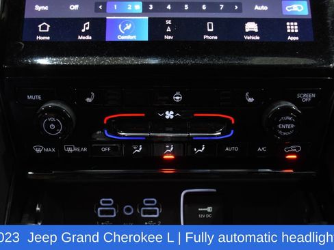 Used 2023 Jeep Grand Cherokee L Limited w/ Black Appearance Package AWD/4WD image 21