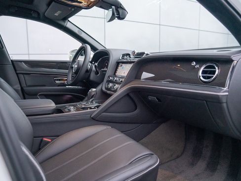 Used 2022 Bentley Bentayga image 27