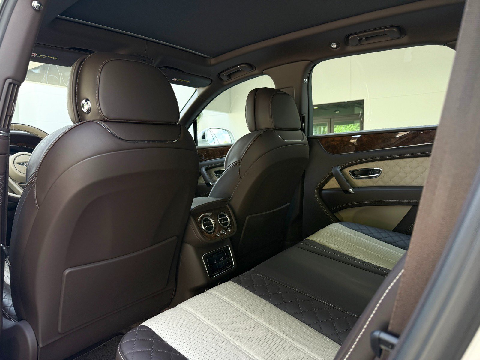 Used 2019 Bentley Bentayga AWD/4WD image 29