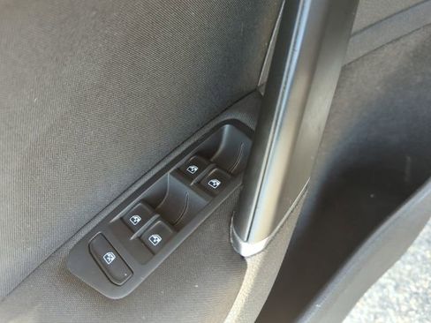 Used 2016 Volkswagen Golf S FWD image 16