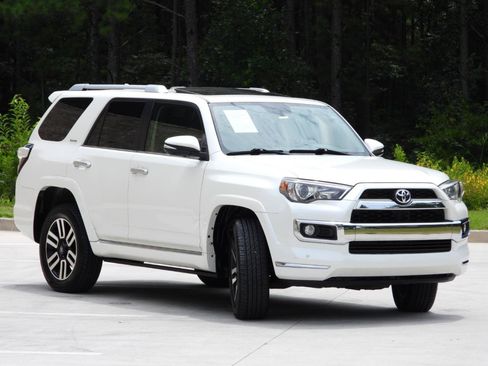 Used 2017 Toyota 4Runner Limited AWD/4WD image 8
