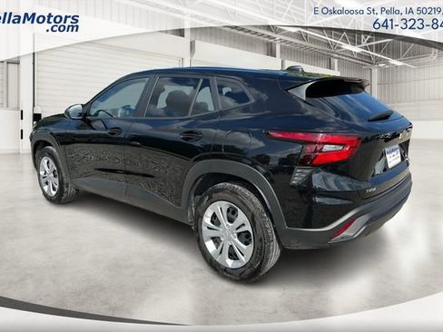 Used 2026 Chevrolet Trax LS FWD image 5