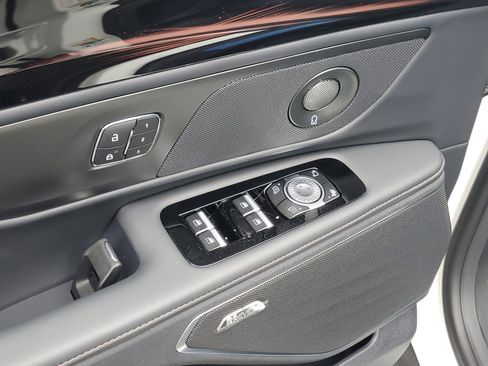 New 2026 Lincoln Nautilus Reserve w/ Jet Appearance Package image 9