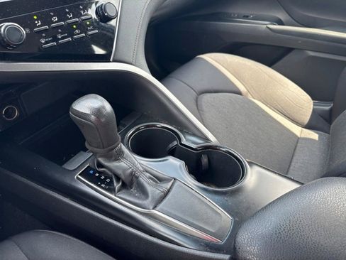Used 2018 Toyota Camry LE FWD image 14