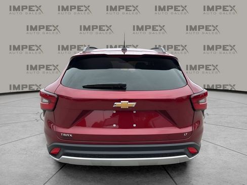 Used 2025 Chevrolet Trax LT w/ LT Convenience Package image 4