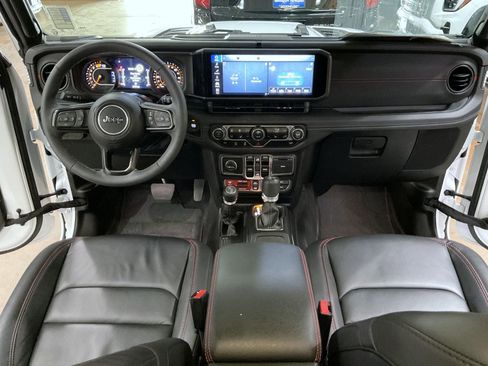 Used 2025 Jeep Wrangler Unlimited Rubicon image 12