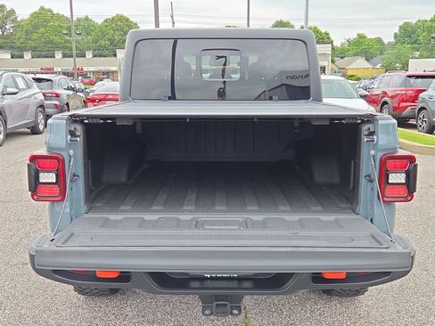 Used 2024 Jeep Gladiator Mojave w/ Technology Group AWD/4WD image 13