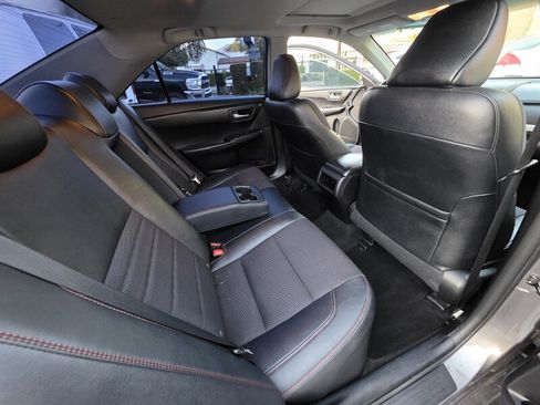 Used 2016 Toyota Camry SE image 11
