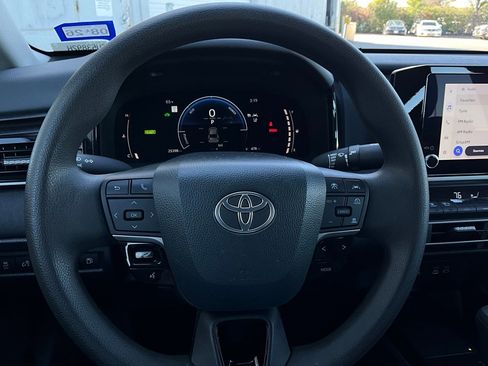 Used 2025 Toyota Camry LE image 30