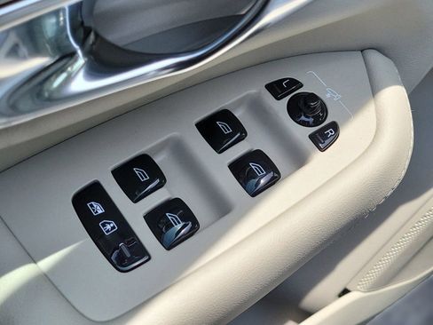 New 2024 Volvo XC90 T8 Ultimate w/ Protection Package Premier image 11