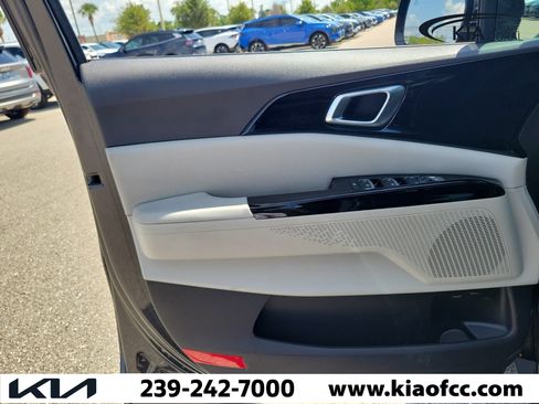 Certified 2023 Kia Carnival EX FWD image 23