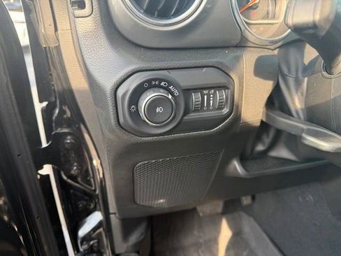 Used 2022 Jeep Wrangler Unlimited Sahara w/ LED Lighting Group AWD/4WD image 16