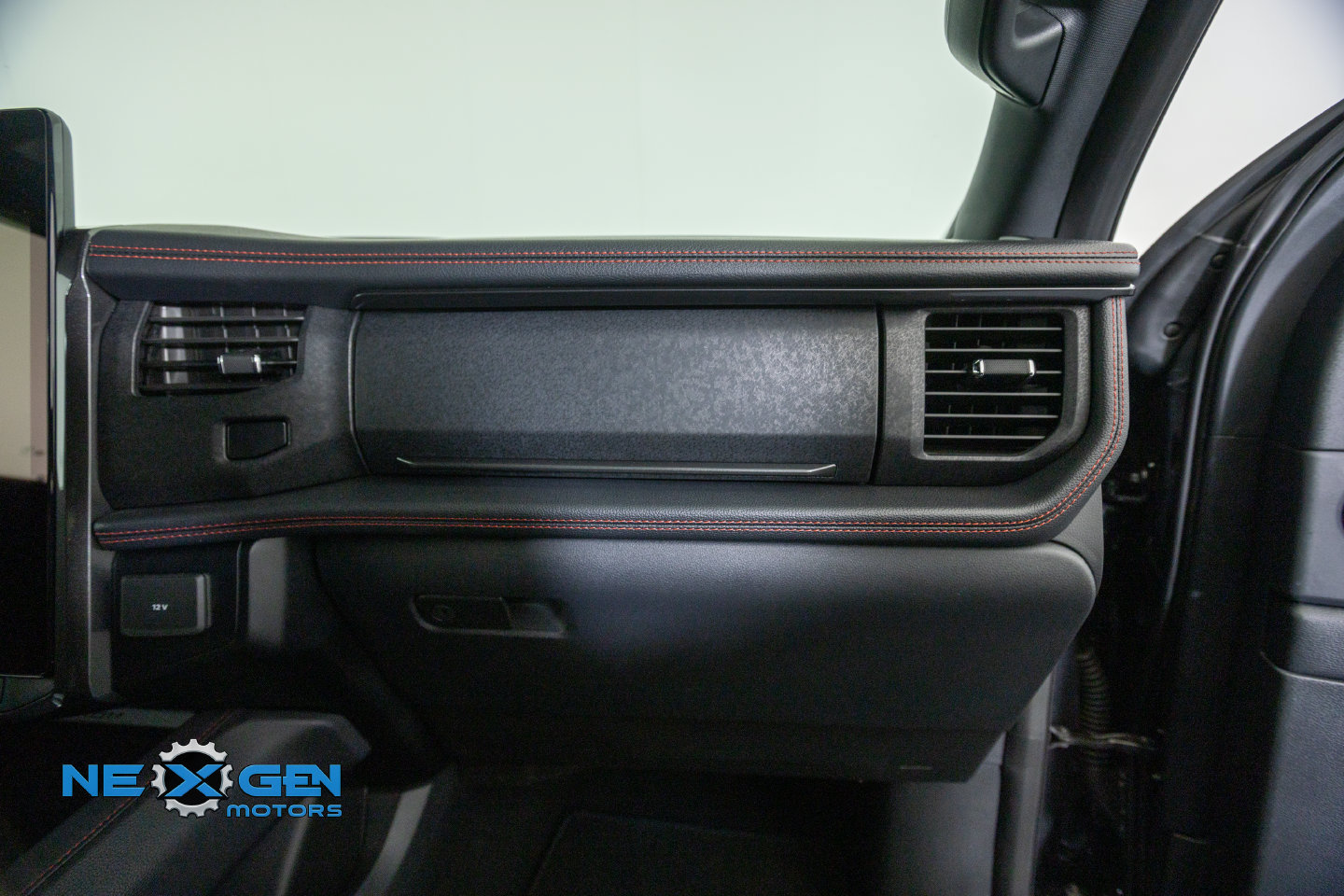 Used 2024 Ford Expedition Limited AWD/4WD image 45