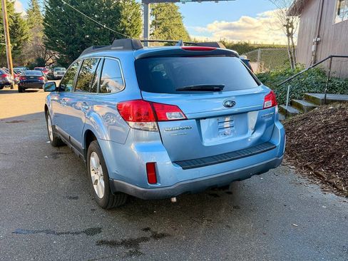Used 2011 Subaru Outback 2.5i Limited w/ PWR Moonroof Pkg image 4