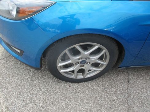 Used 2015 Ford Focus SE w/ Equipment Group 201A image 4