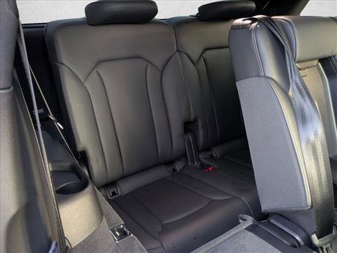 Used 2025 Audi Q7 3.0T Prestige AWD/4WD image 23