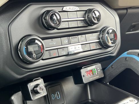 Used 2023 Ford Bronco Wildtrak AWD/4WD image 37