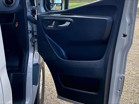 Used 2024 Mercedes-Benz Sprinter 2500 image 23