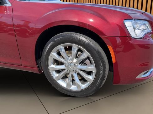 Used 2018 Chrysler 300 Limited AWD/4WD image 22
