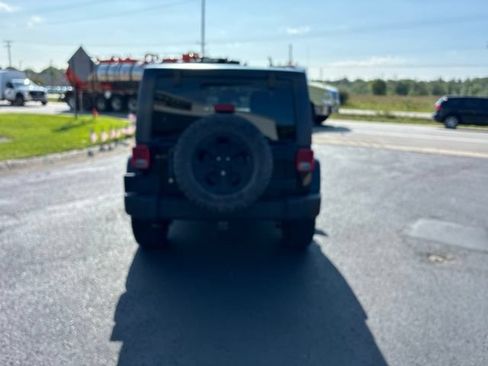 Used 2014 Jeep Wrangler Unlimited Sahara w/ Dual Top Group AWD/4WD image 4