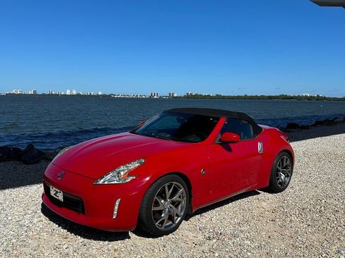 Used 2015 Nissan 370Z Touring Sport image 14