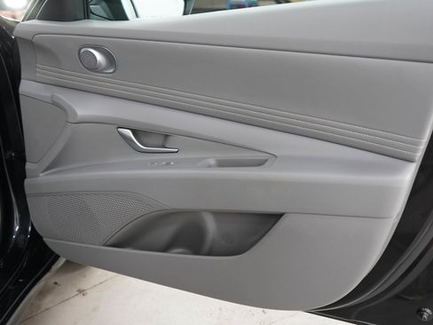 Used 2025 Hyundai Elantra SEL FWD image 9