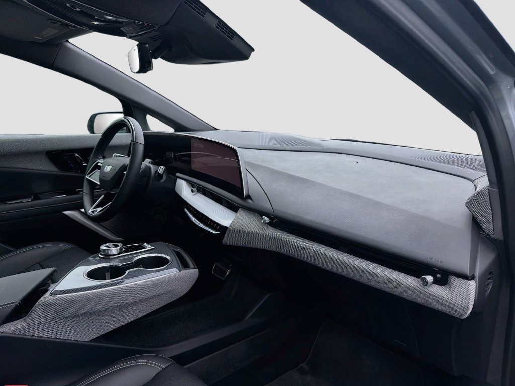 Certified 2025 Cadillac Optiq Luxury 2 AWD/4WD image 31