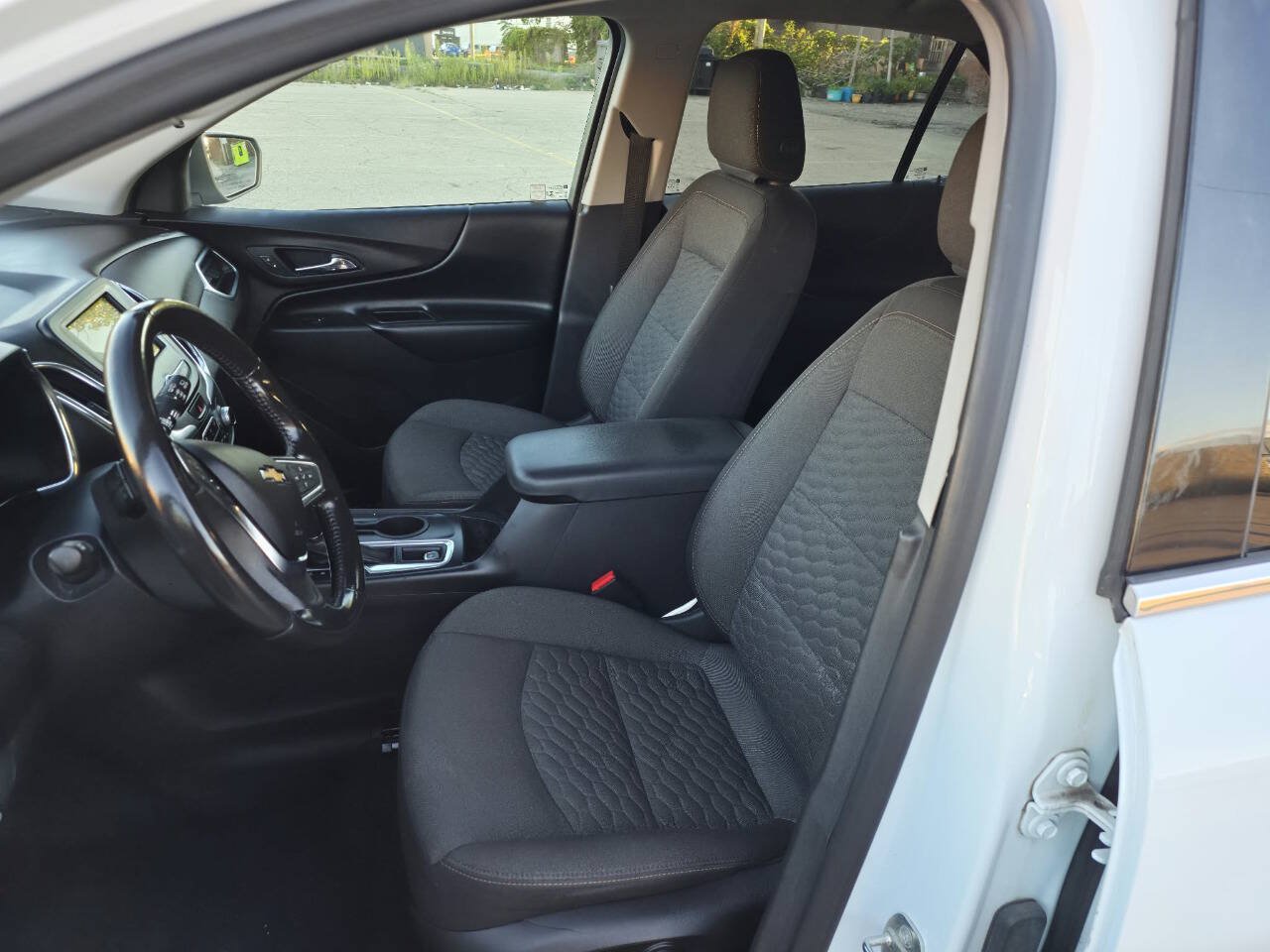 Used 2019 Chevrolet Equinox LT w/ Driver Convenience Package FWD image 11