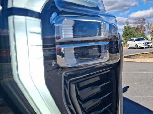 Used 2025 Chevrolet Silverado 2500 ZR2 w/ Technology Package image 9