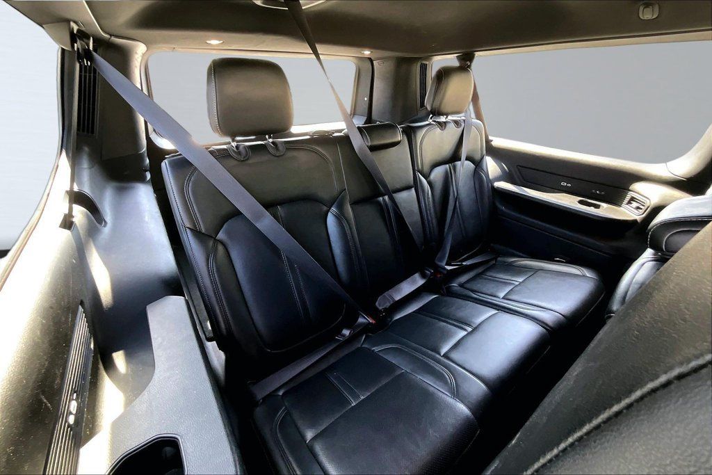 Certified 2024 Jeep Wagoneer L Series III w/ Flexible Seating Group AWD/4WD image 17