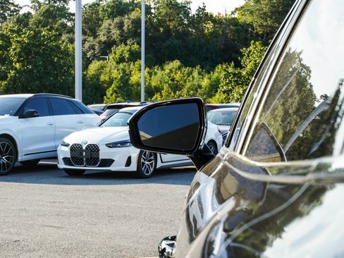 Used 2023 Lincoln Nautilus Reserve image 13