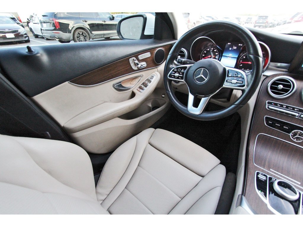 Used 2019 Mercedes-Benz C 300 4MATIC Sedan image 9