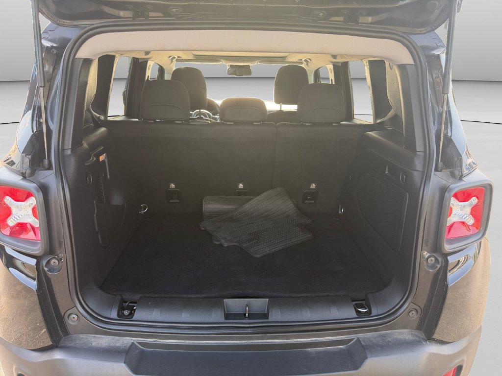 Used 2023 Jeep Renegade Altitude w/ Sun/Sound Group AWD/4WD image 19