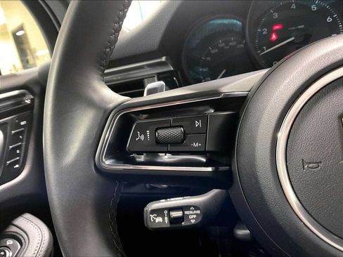 Used 2023 Porsche Macan AWD/4WD image 18