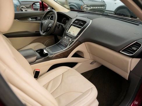 Used 2016 Lincoln MKX Reserve w/ Climate Package image 18