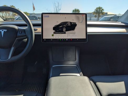 Used 2023 Tesla Model Y Long Range image 17