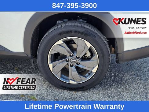 Used 2025 Nissan Rogue SV FWD image 12