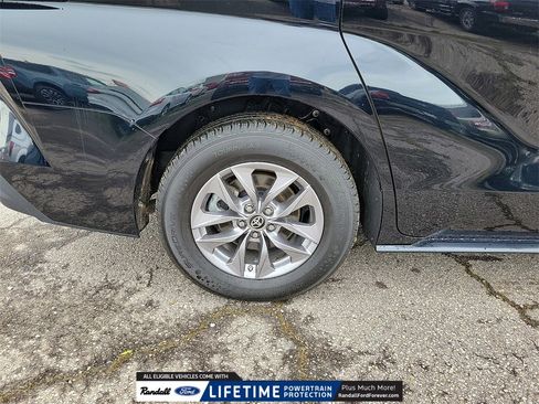 Used 2024 Toyota Sienna XLE image 7