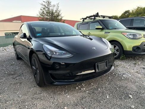 Used 2023 Tesla Model 3 Standard Range RWD image 1