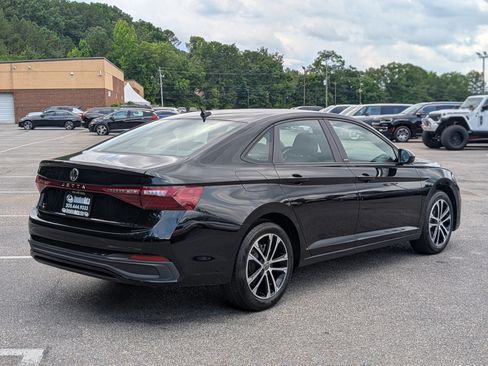 Used 2025 Volkswagen Jetta Sport FWD image 9