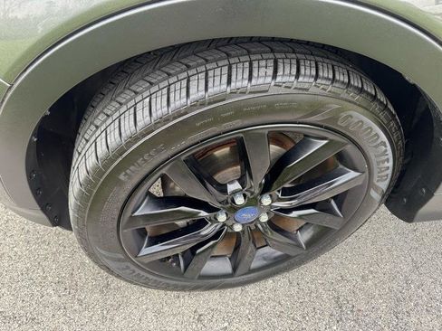 Used 2017 Ford Escape SE w/ SE Sport Appearance Package image 18