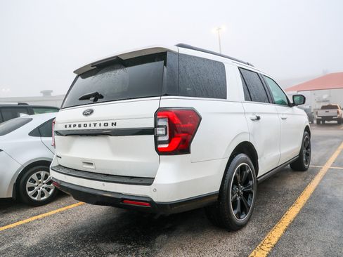 Used 2022 Ford Expedition Limited AWD/4WD image 7